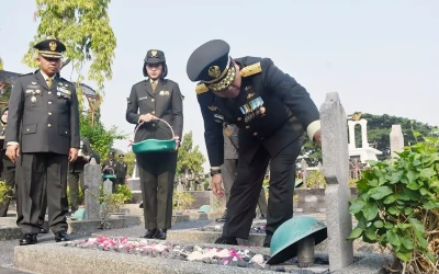Sambut HUT ke-81 TNI, Kasdam IV Diponegoro Ziarah Nasional TMP Giri Tunggal