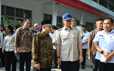 Menko PMK: Papan Interaktif dari Presiden Prabowo Tingkatkan Antusiasme Belajar Siswa