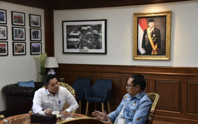 Seskab Teddy Lakukan Pertemuan dengan Hasan Nasbi: Bahas Isu Situasi Terkini