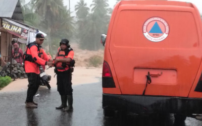 Hujan Deras Picu Banjir di Padang, Lebih dari 100 Warga Dievakuasi
