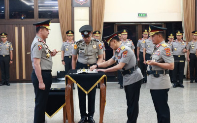 Kapolri Pimpin Sertijab Kakorlantas dan Tiga Kapolda, Ini Daftar Pejabat Barunya