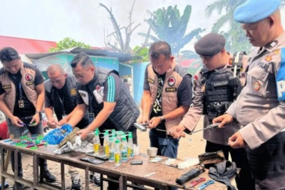 Polisi Gerebek Sarang Narkoba di Deli Serdang, Satu Pucuk Senjata Disita