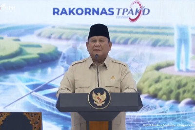 Presiden Prabowo Tanggapi Isyarat Seskab Teddy Saat Pidato: Gue Ini Presiden, Ted!