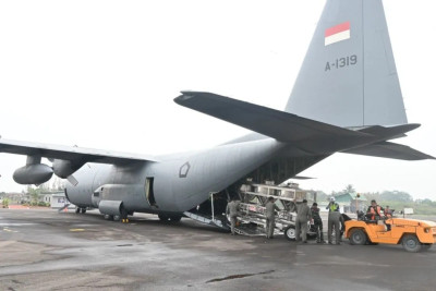 TNI AU Berhasil Picu Hujan Buatan untuk Tekan Karhutla di Sumsel