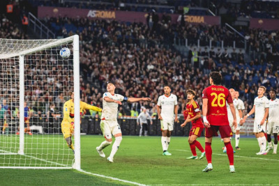 Bungkam Genoa 2-0, AS Roma Tempel Ketat Inter Milan di Puncak Klasemen