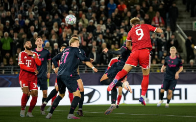 Viking vs Bayern Munich 3-3, Olise Kartu Merah