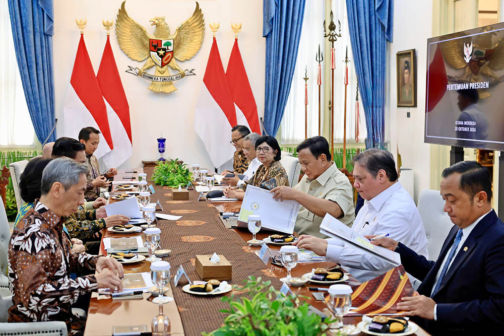 Presiden Prabowo Subianto menerima Dewan Ekonomi Nasional (DEN) dan Menteri Bidang Ekonomi di Istana Negara, Jakarta, Selasa (20/10/2026).  [Timpres]
