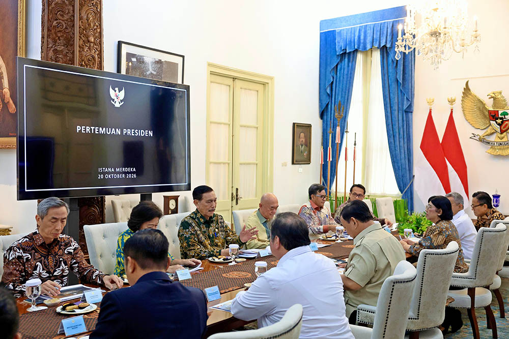 Presiden Prabowo Subianto menerima Dewan Ekonomi Nasional (DEN) dan Menteri Bidang Ekonomi di Istana Negara, Jakarta, Selasa (20/10/2026).  [Timpres]