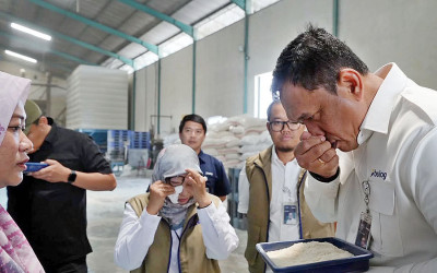 Dirut Bulog Sidak Kualitas Beras di Penggilingan Padi Wilayah Sragen