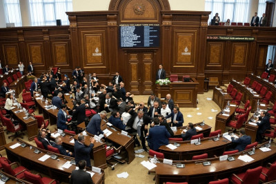 Parlemen Armenia Kisruh, Sesi Debat Berujung Adu Jotos Sesama Anggota Saling Lempar Kursi
