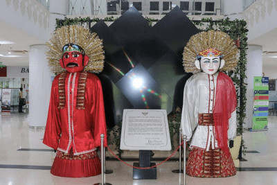 Bukan Cuma Pajangan Estetik! Ini Makna Deep di Balik Wajah Merah-Putih Ondel-Ondel Khas Betawi