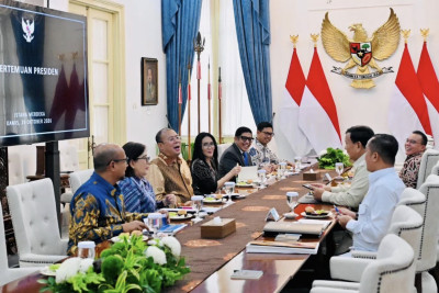Presiden Prabowo Bahas Kedaulatan Data Nasional Bersama Tim Perumus di Istana