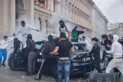 Imbas Kerusuhan Membara, Toko-Toko di Milan Amankan Barang Dagangan dan Tutup Lebih Cepat