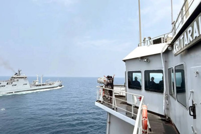 KRI Tarakan dan Balongan Gelar Latihan di Laut Seram