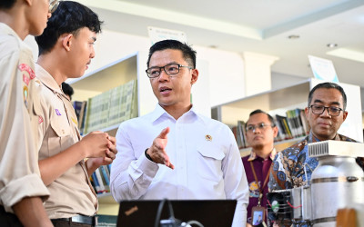 Menko PMK Sugiono Tinjau Pembelajaran MAN 4 Jakarta