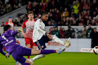 Tundukkan Freiburg 3-1, Bayern Munich Rebut Puncak Klasemen Bundesliga