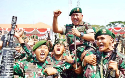 Pangdivif Kostrad Sambut Kepulangan Prajurit Satgas Pamtas