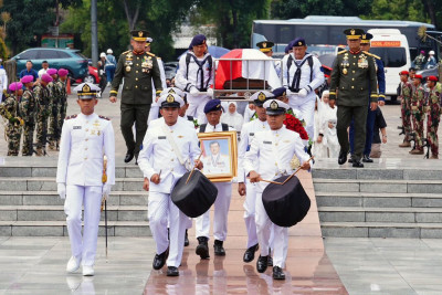 Pemakaman Laksamana TNI (Purn.) Widodo AS Berjalan Khidmat