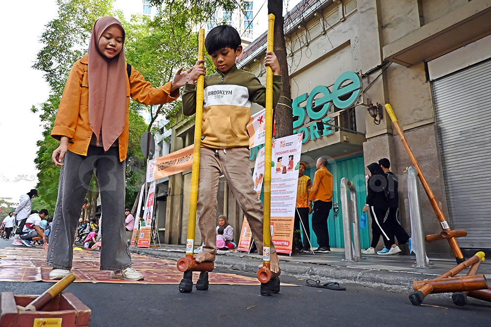 Ahmad Khusaini-str