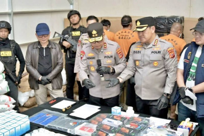 Digrebek Polisi! Pabrik Obat Keras di Bizpark Bandung Diberantas, Produksi 8 Juta Butir Sehari