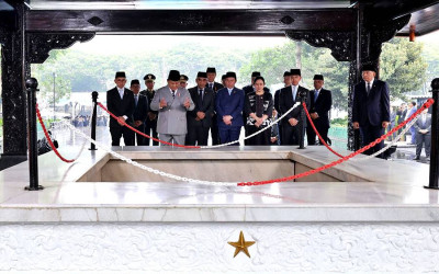 Usai Pimpin Upacara, Presiden Prabowo Berdoa di Sumur Lubang Buaya mengenang Pahlawan Revolusi