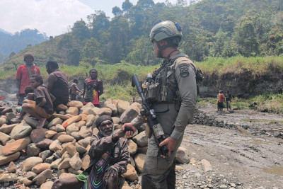 Bikin Adem Wandoga! Patroli Santuy Satgas Damai Cartenz Bikin Warga Intan Jaya Senang