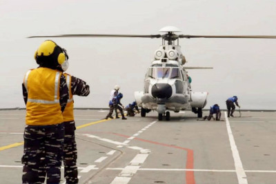Latihan Shipboard Operation Heli Caracal di KRI Sriwijaya