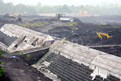 Pemerintah Bangun Benteng Pengendali Lahar Gunung Semeru
