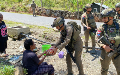 Potret Humanis Satgas Damai Cartenz 2026 di Distrik Muara: Patroli Jalan Kaki Sembari Sapa Warga dan Share Happiness