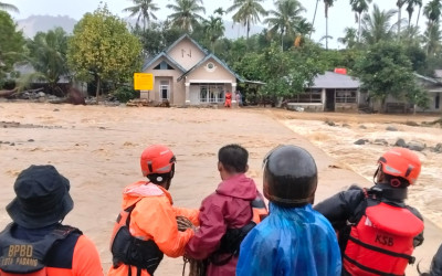 Gercep Tangani Banjir Padang, Ratusan Warga Dievakuasi dan Logistik Disalurkan