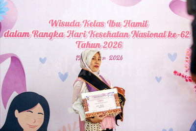 Momen Wisuda Kelas Ibu Hamil di Solo